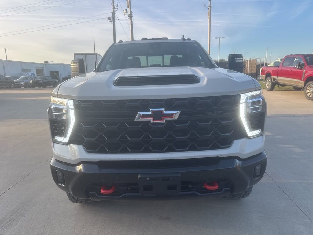 Used 2026 Chevrolet Silverado 2500 ZR2 w/ LPO, Dark Essentials Package image 3
