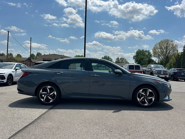 Used 2021 Hyundai Elantra SEL w/ Convenience + Premium Package image 4