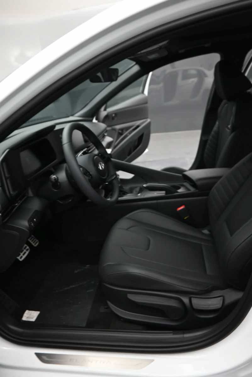 New 2026 Hyundai Elantra SEL Sport FWD image 18