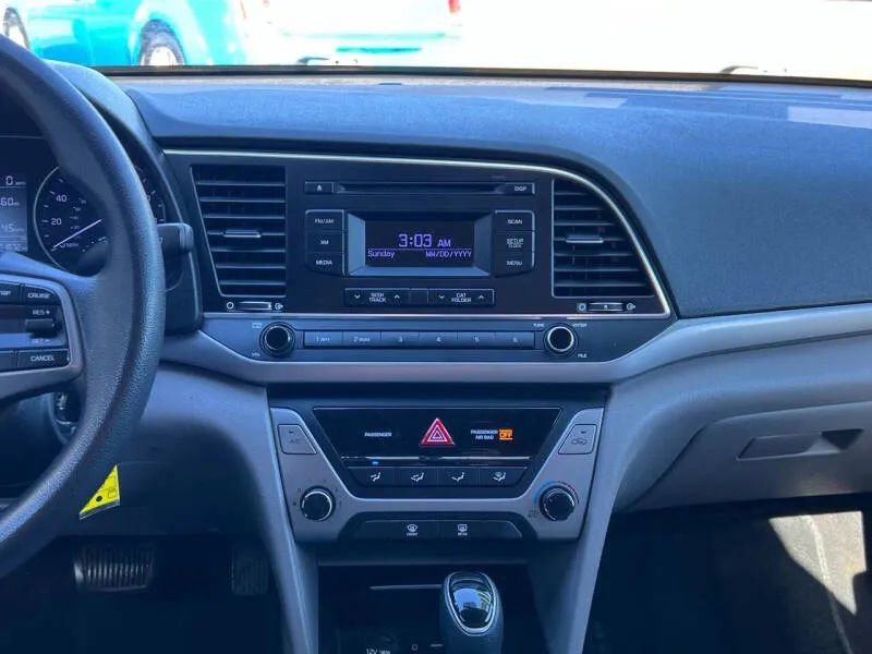 Used 2017 Hyundai Elantra SE image 18