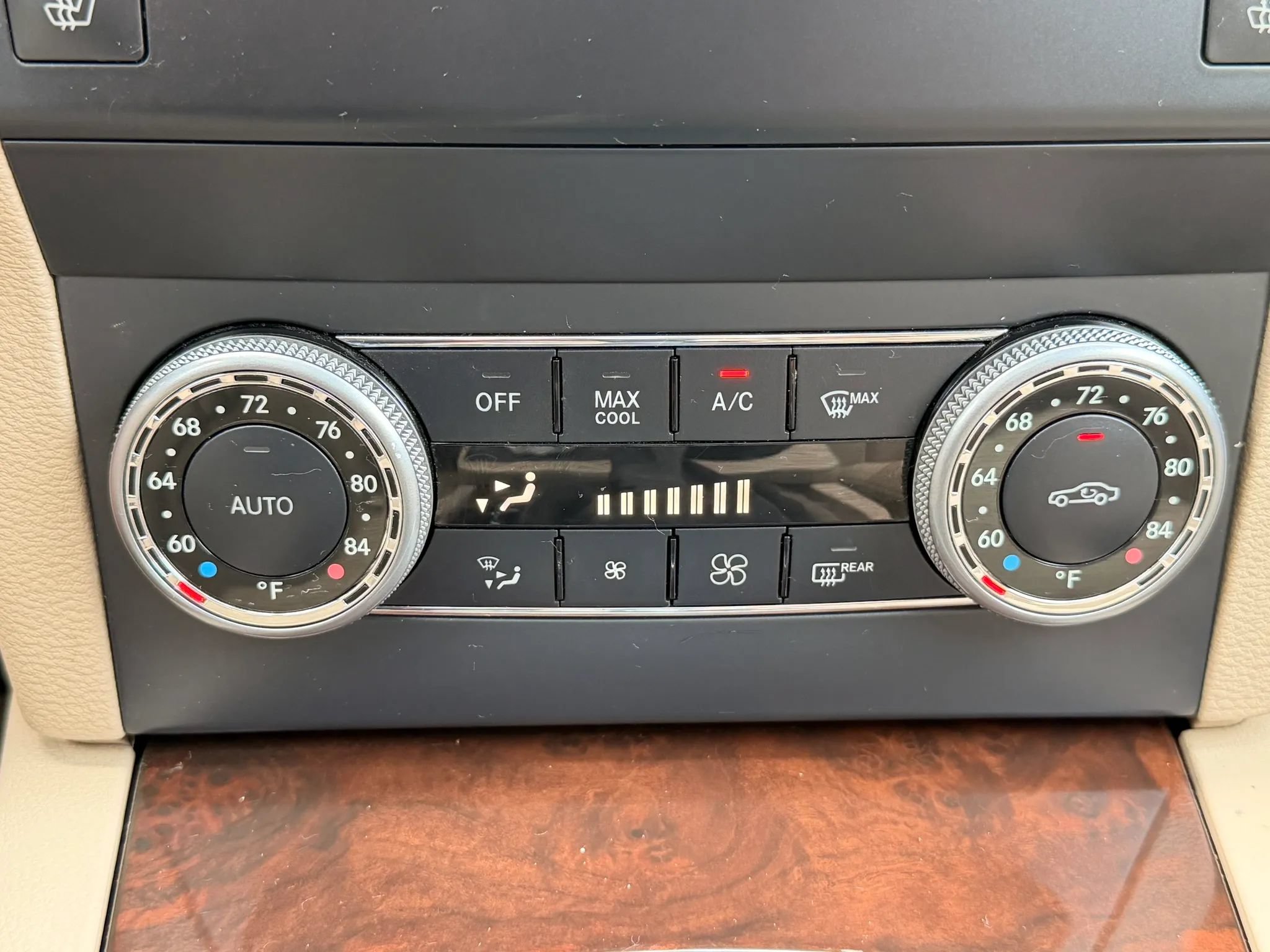 Used 2011 Mercedes-Benz GLK 350 4MATIC image 39
