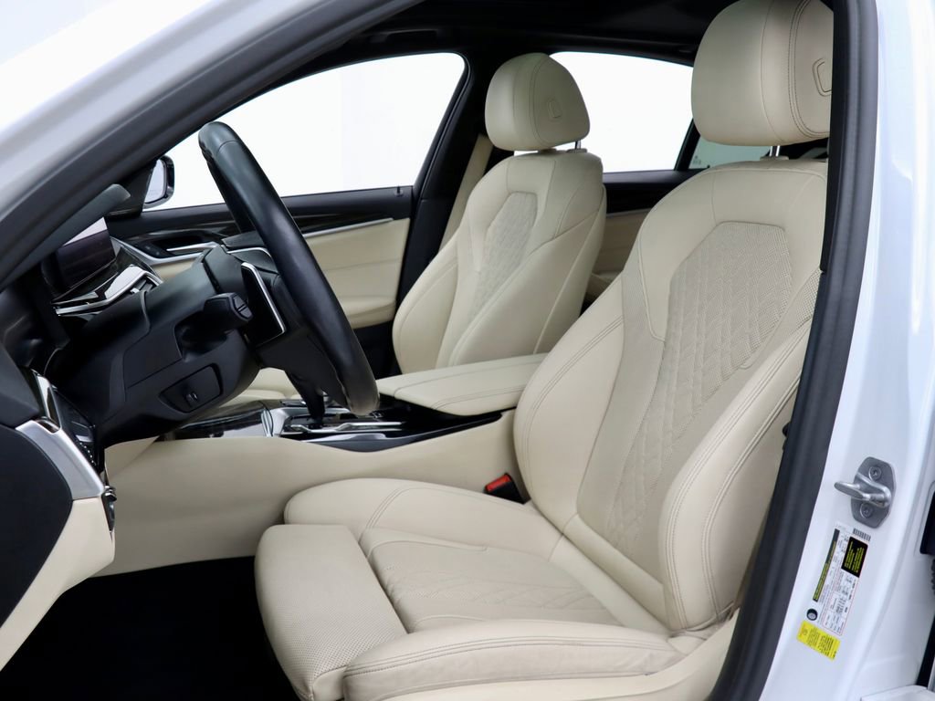 Used 2021 BMW 530i w/ Premium Package RWD image 9