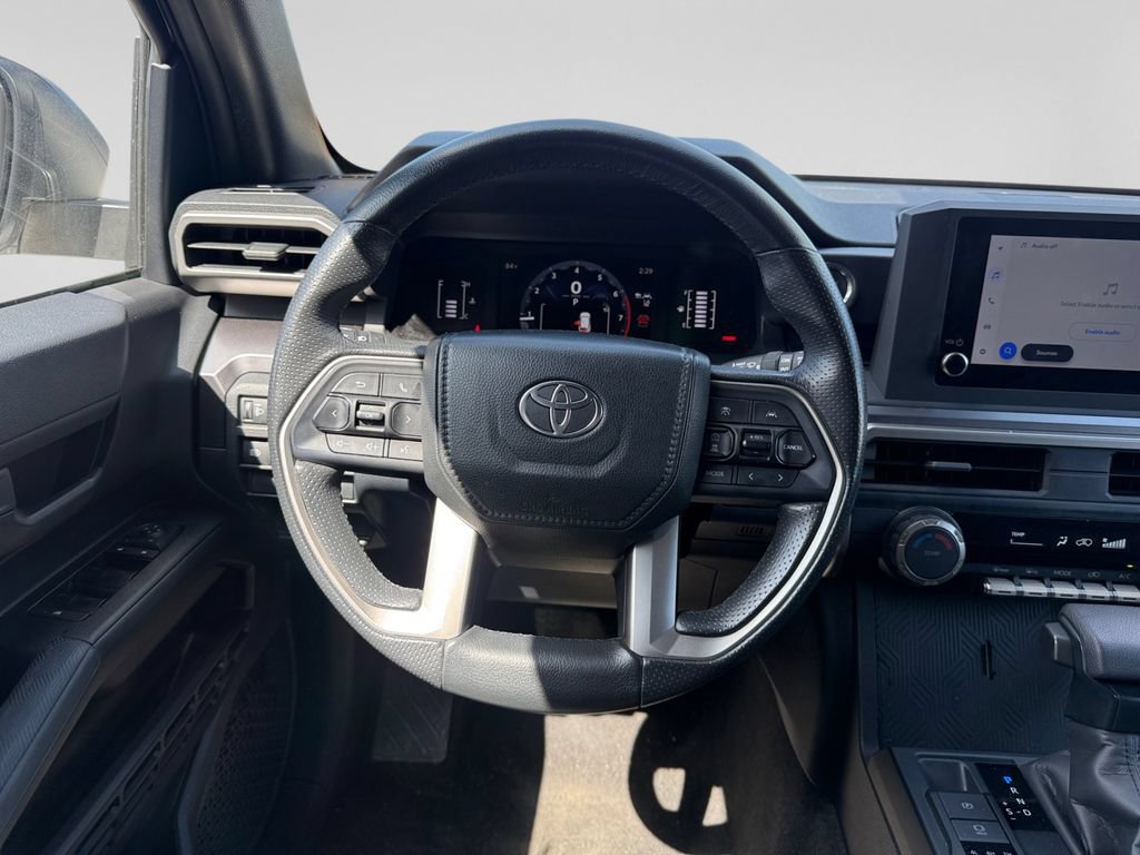 Used 2025 Toyota 4Runner SR5 AWD/4WD image 15