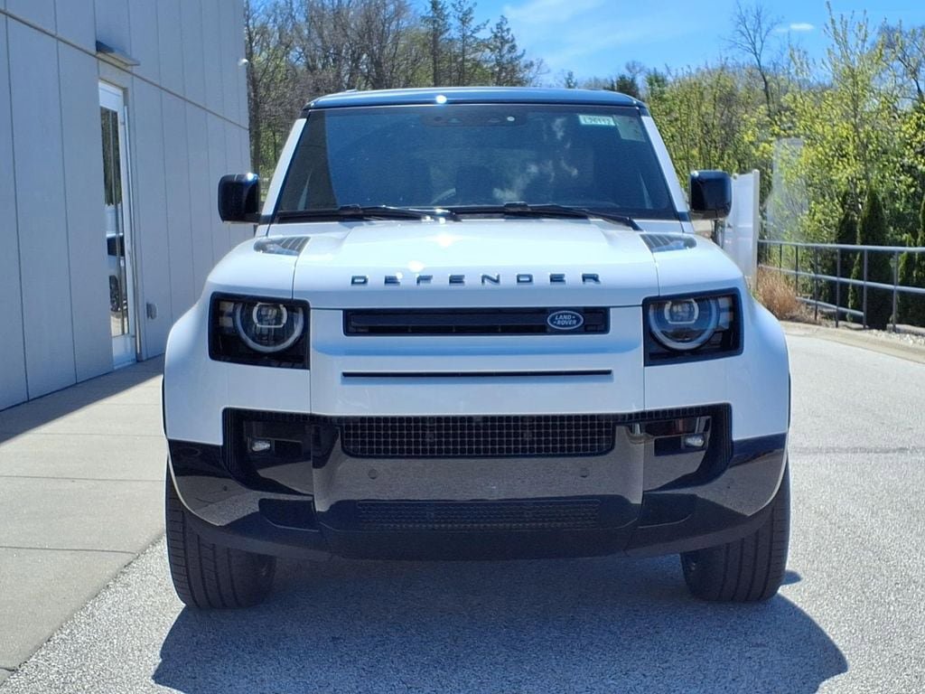 New 2026 Land Rover Defender 130 X-Dynamic SE AWD/4WD image 2