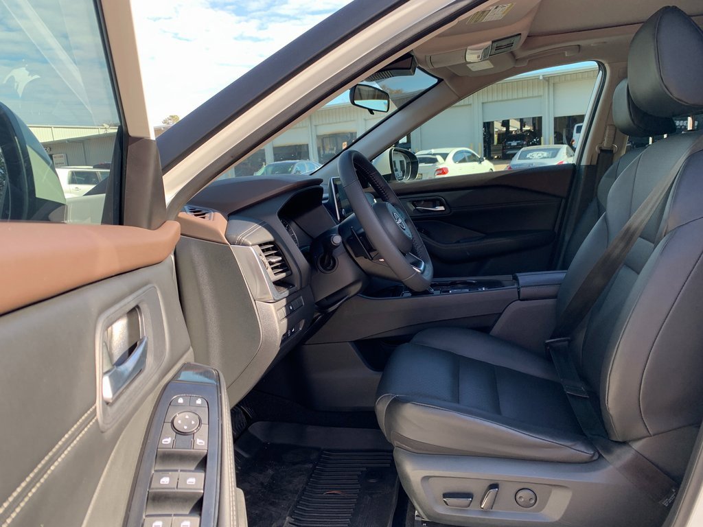 Used 2023 Nissan Rogue SV w/ SV Premium B Package image 24