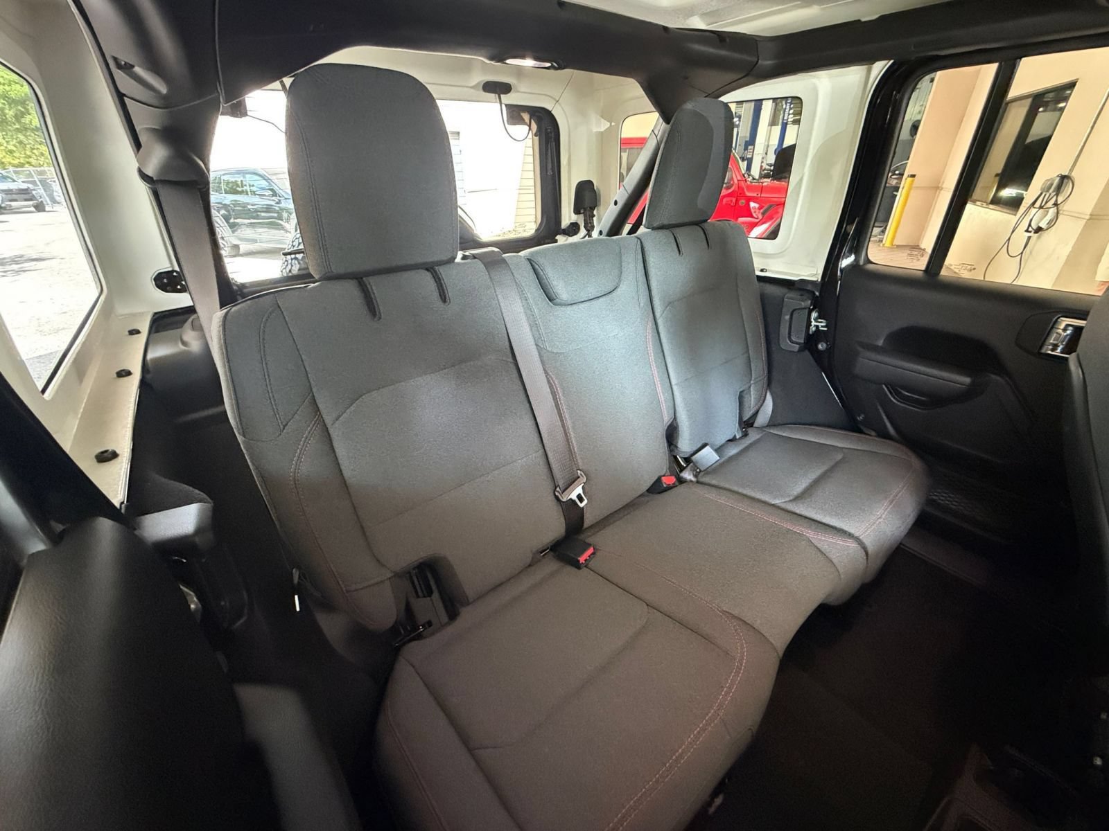 Used 2026 Jeep Wrangler Unlimited Rubicon AWD/4WD image 32