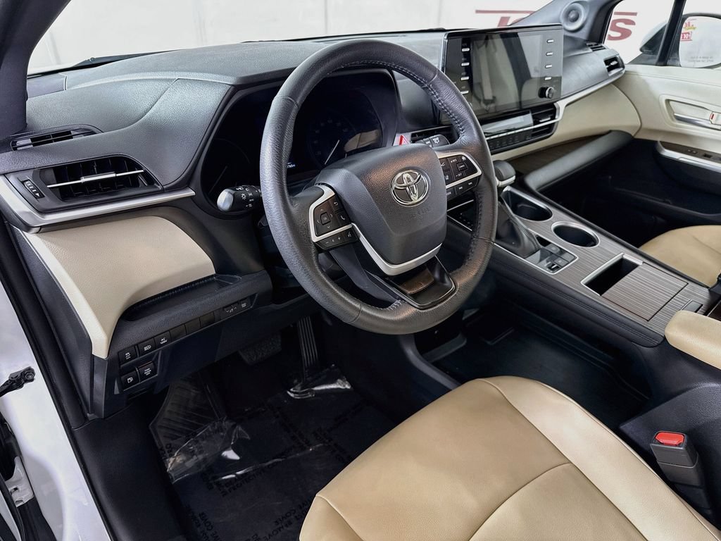 Certified 2022 Toyota Sienna XLE w/ XLE Plus Package FWD image 20