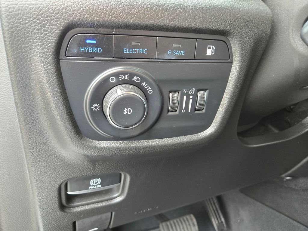 Used 2022 Jeep Grand Cherokee Overland w/ Advanced Protech Group III image 25