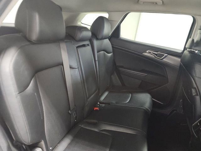 Used 2023 Kia Sportage EX image 18