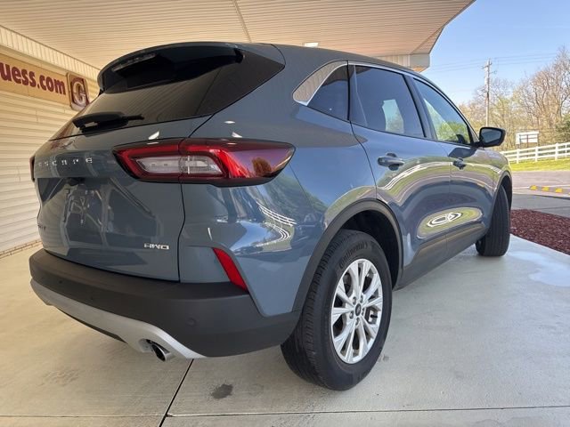 Used 2023 Ford Escape Active w/ Tech Pack #2 AWD/4WD image 3