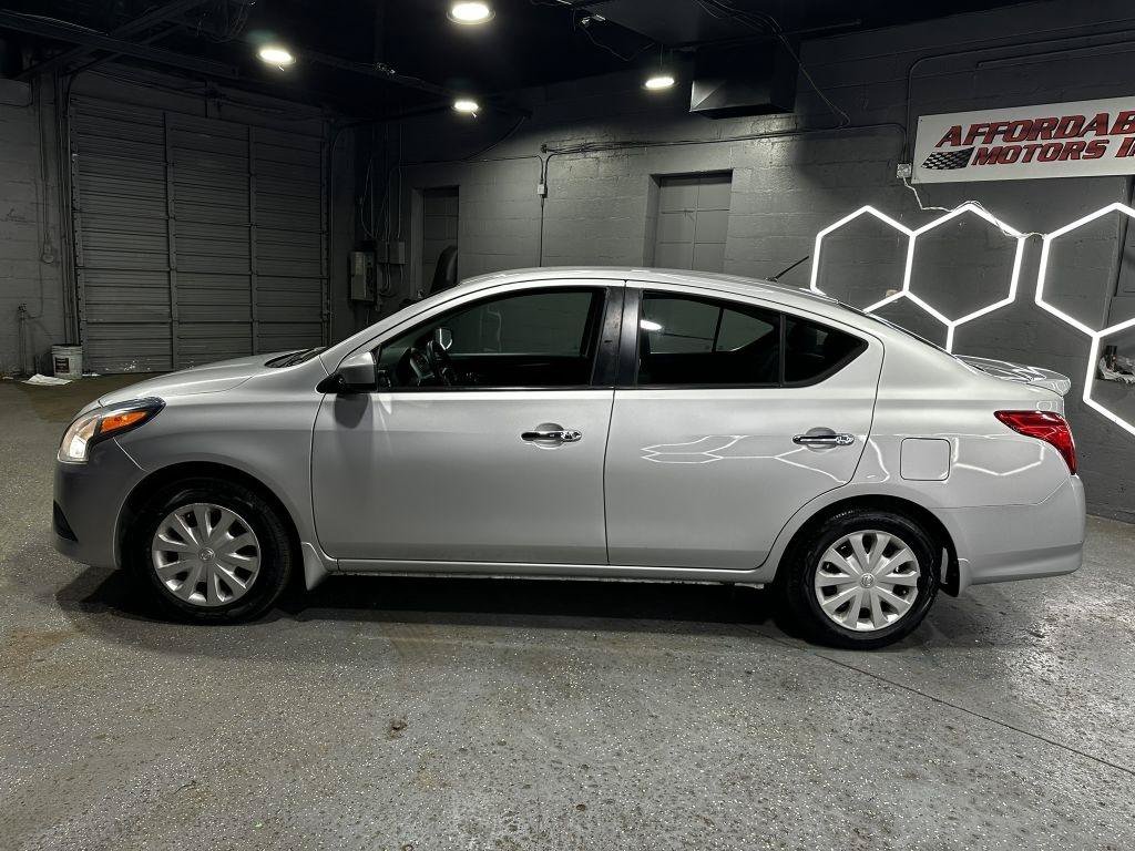Used 2016 Nissan Versa SV FWD image 2