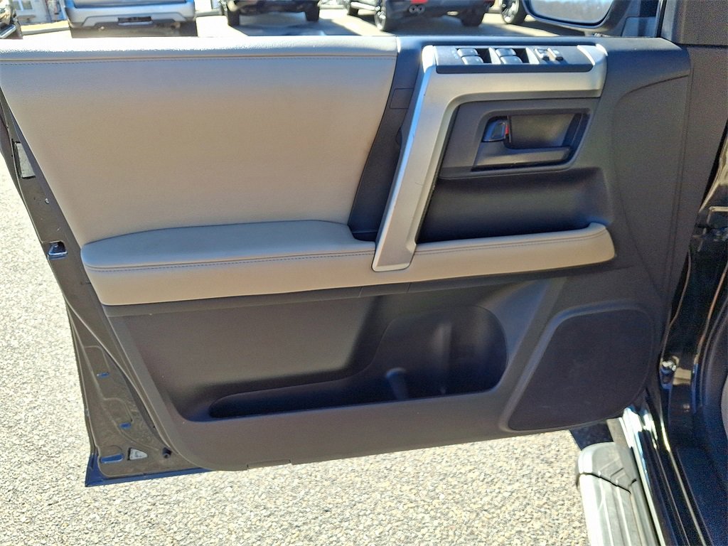 Used 2013 Toyota 4Runner SR5 image 12