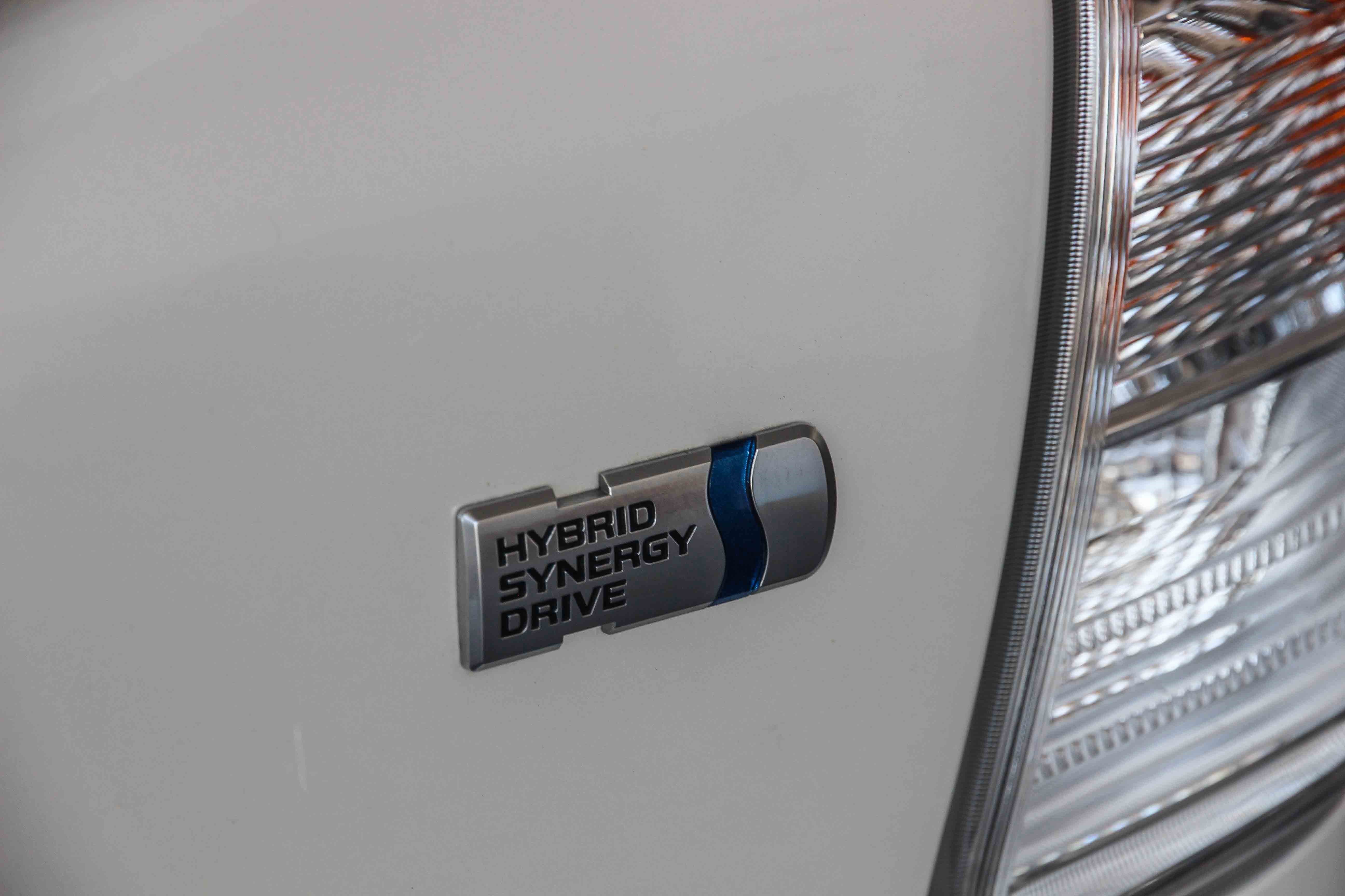 Used 2017 Toyota Prius V Five image 16