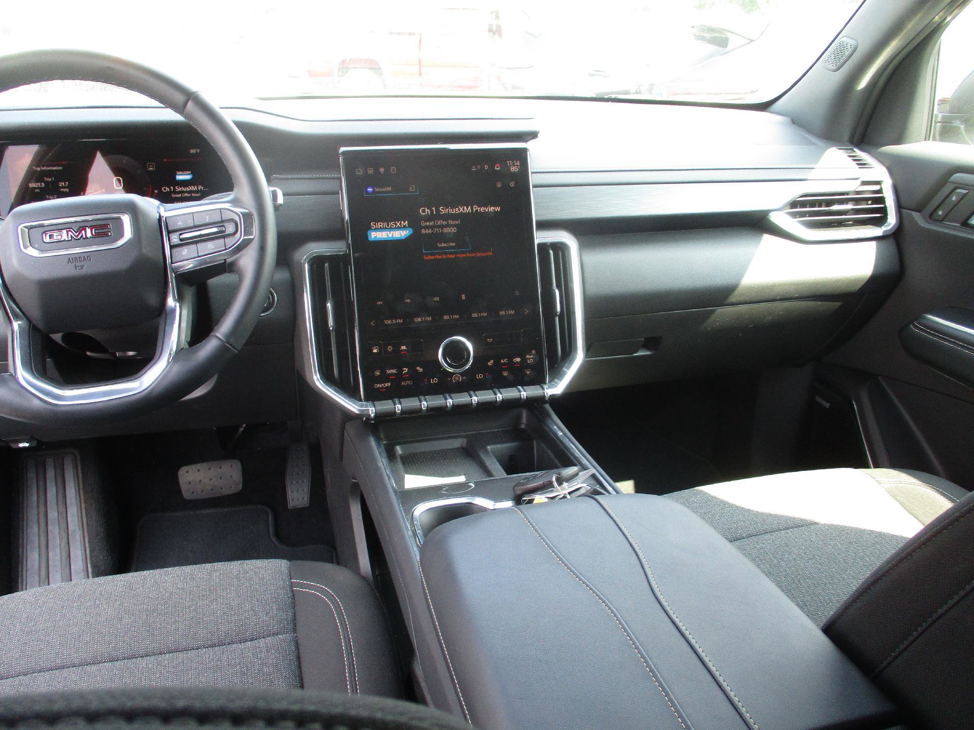 Used 2025 GMC Acadia Elevation image 13