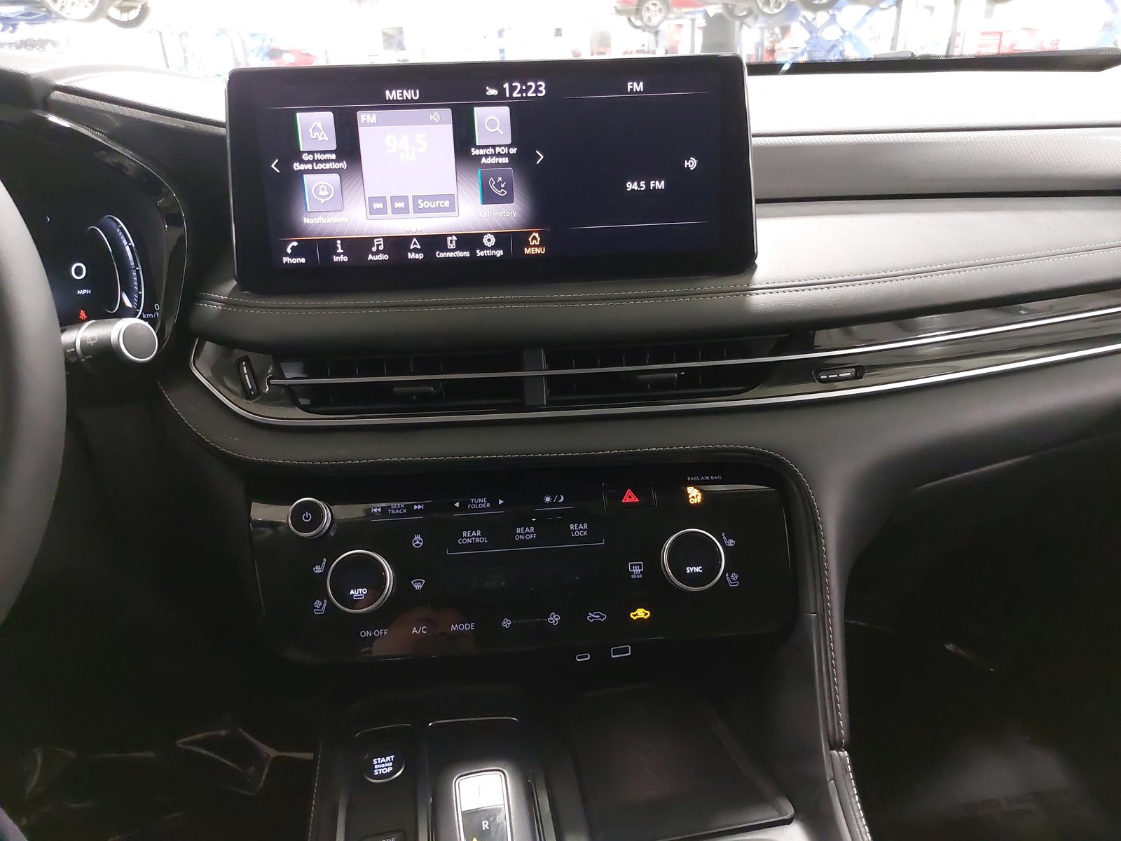 Used 2023 INFINITI QX60 Luxe w/ Performance Audio Package image 21