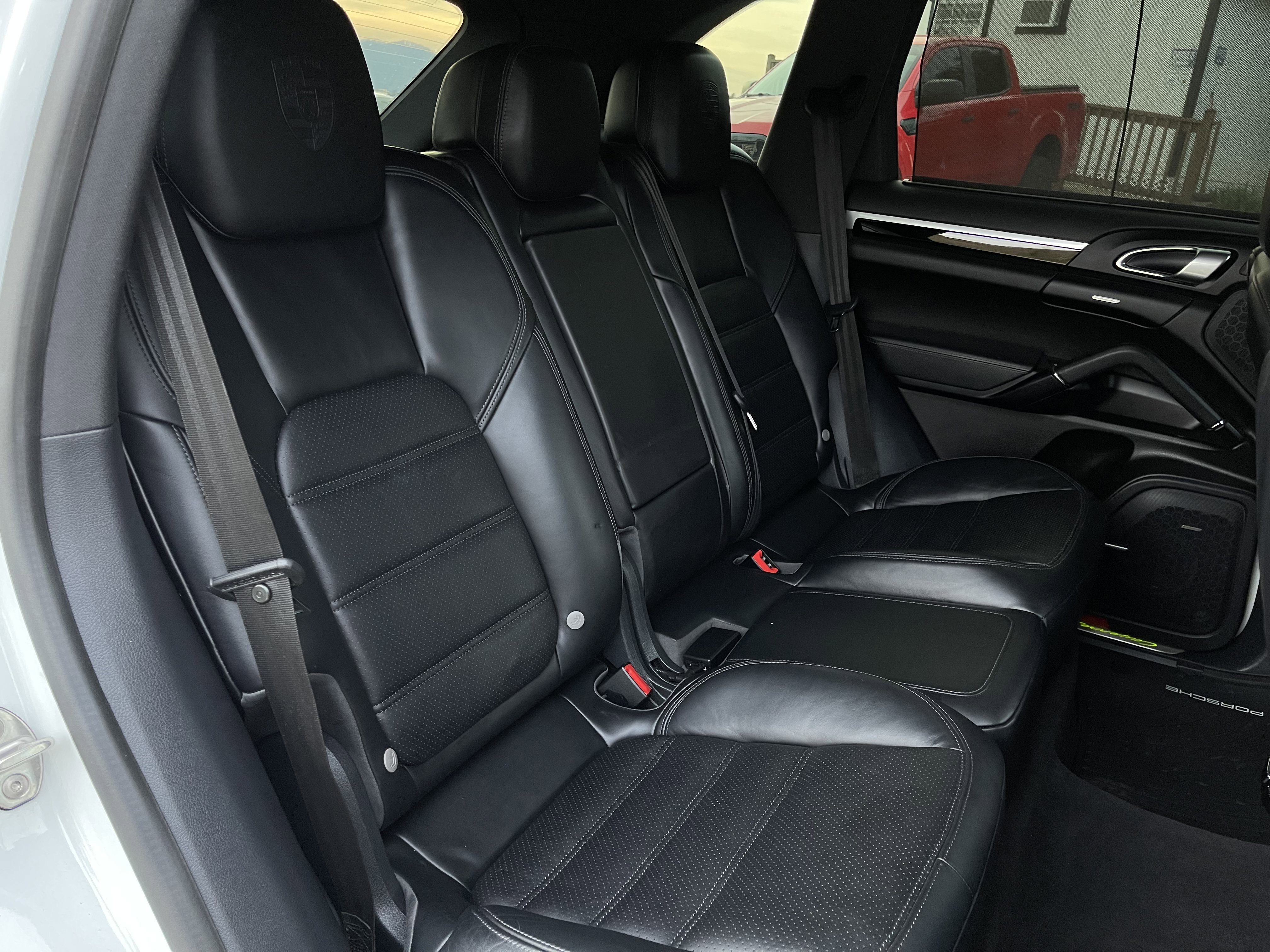 Used 2018 Porsche Cayenne S Platinum image 13