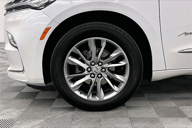 Used 2024 Buick Enclave Avenir image 8