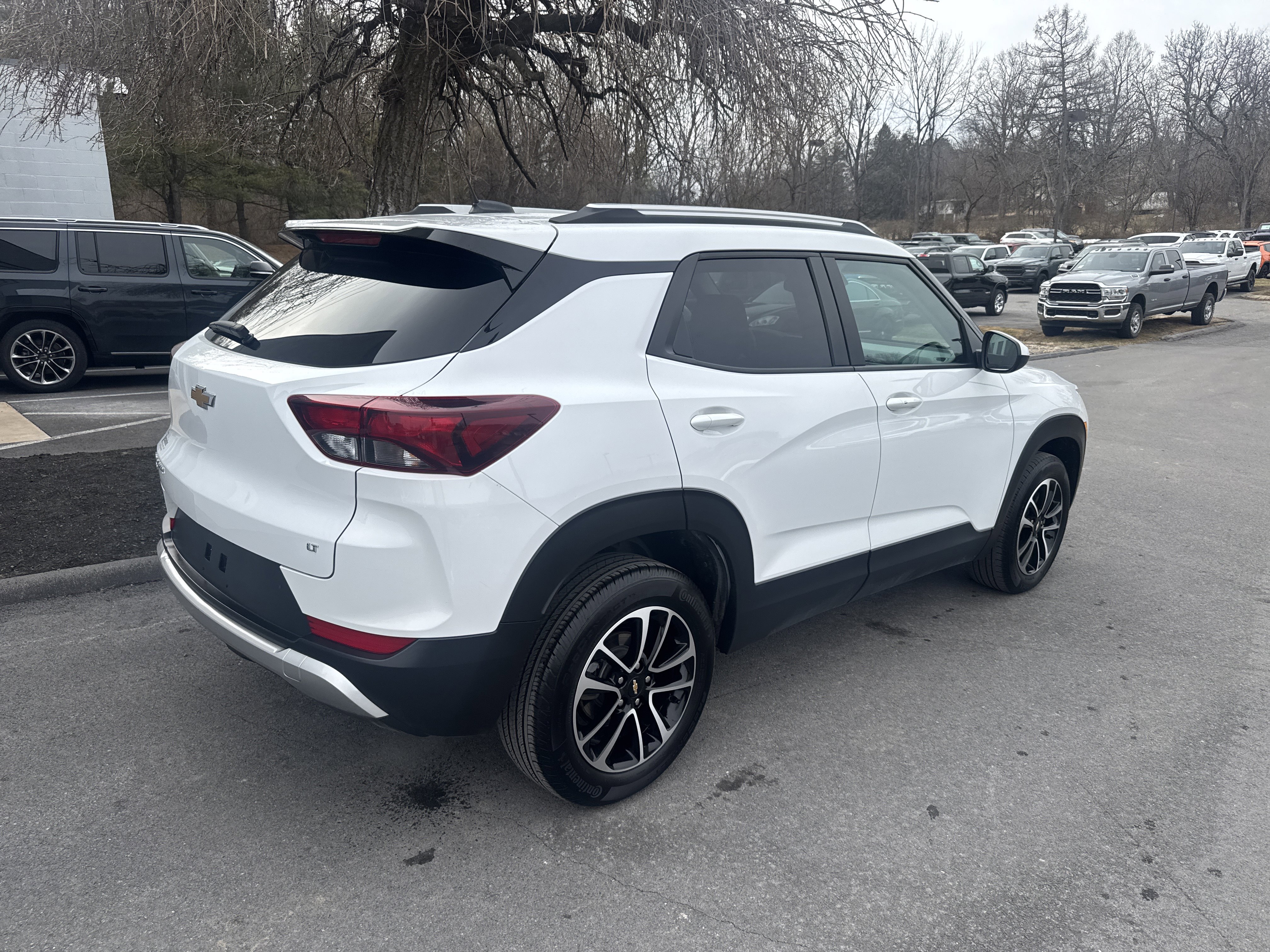 Used 2025 Chevrolet TrailBlazer LT image 3