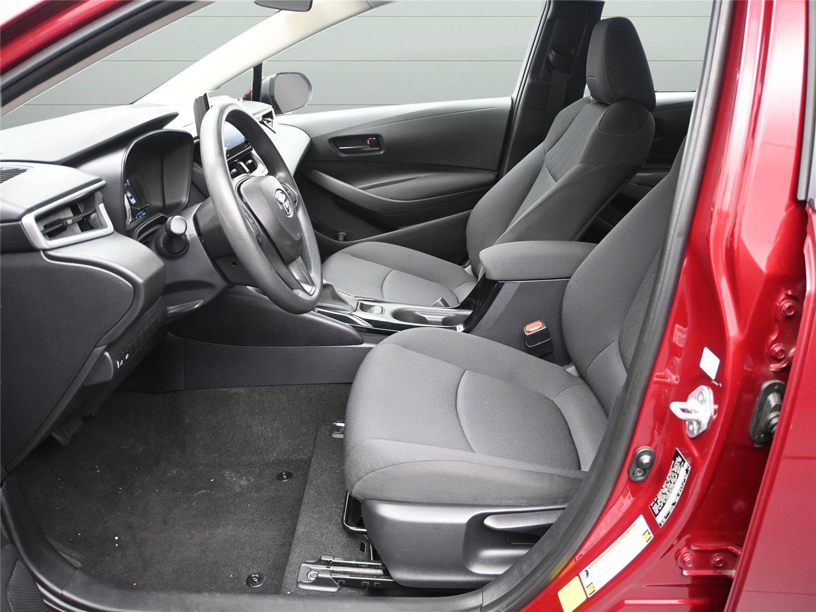 Used 2022 Toyota Corolla LE image 5