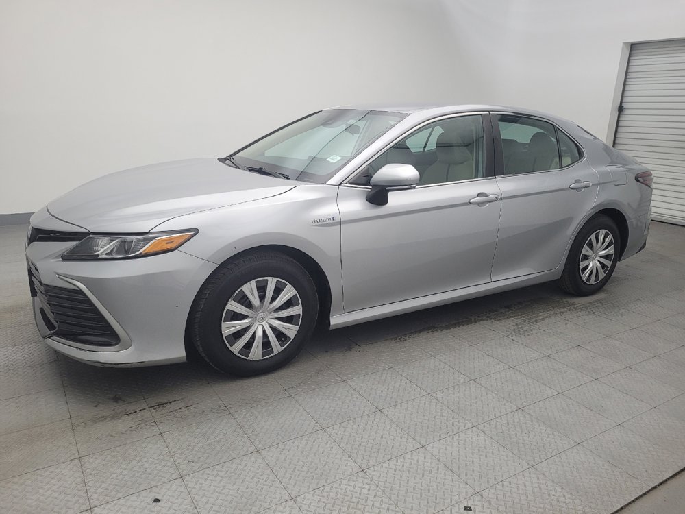 Used 2021 Toyota Camry LE image 2