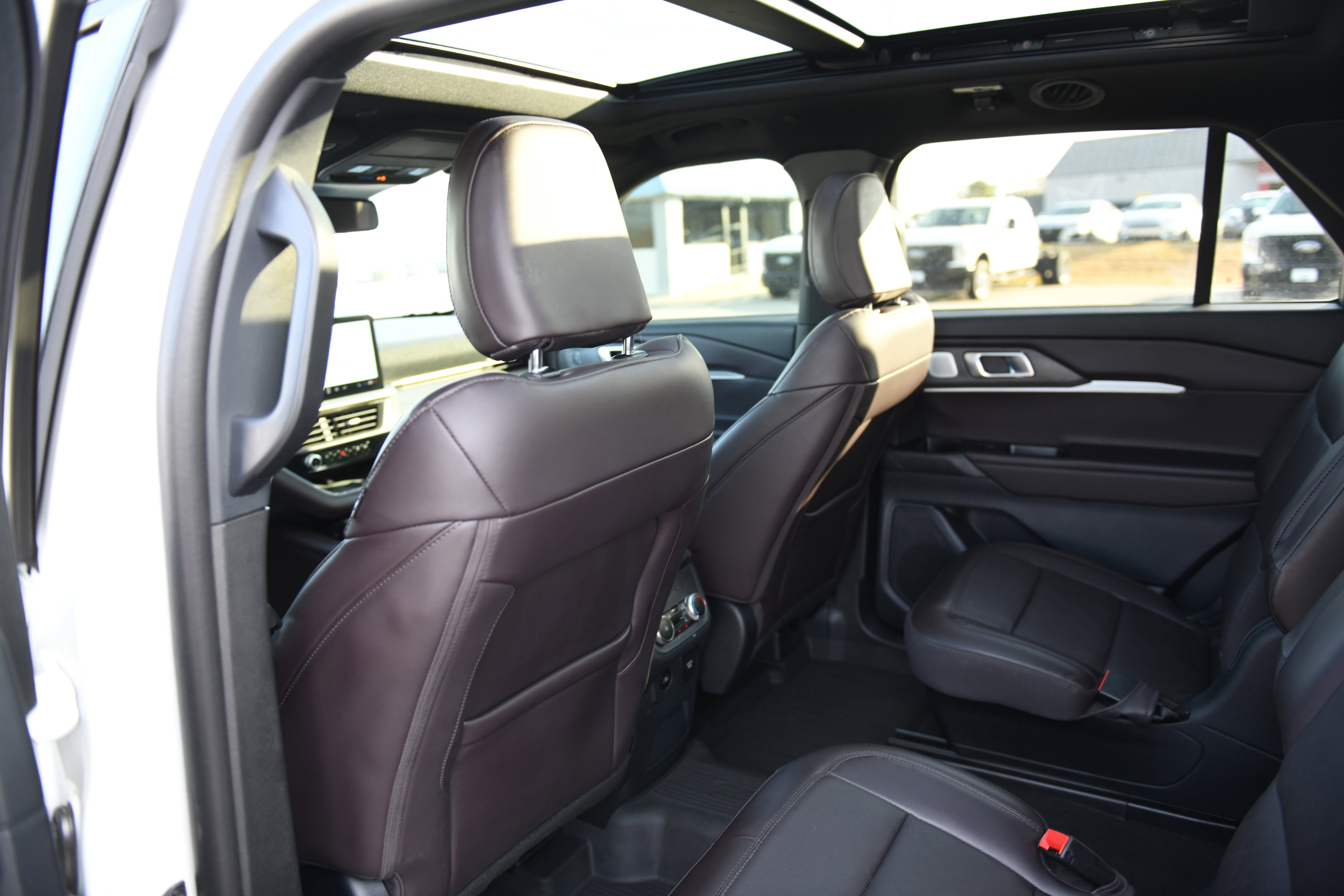 Used 2025 Ford Explorer Platinum image 17