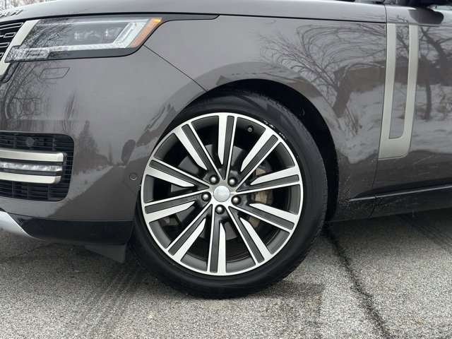 Used 2023 Land Rover Range Rover SE image 2