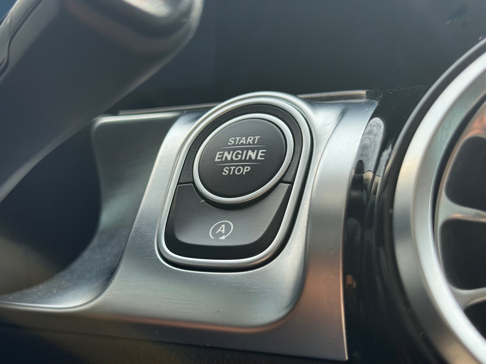 Certified 2020 Mercedes-Benz GLB 250 4MATIC image 30
