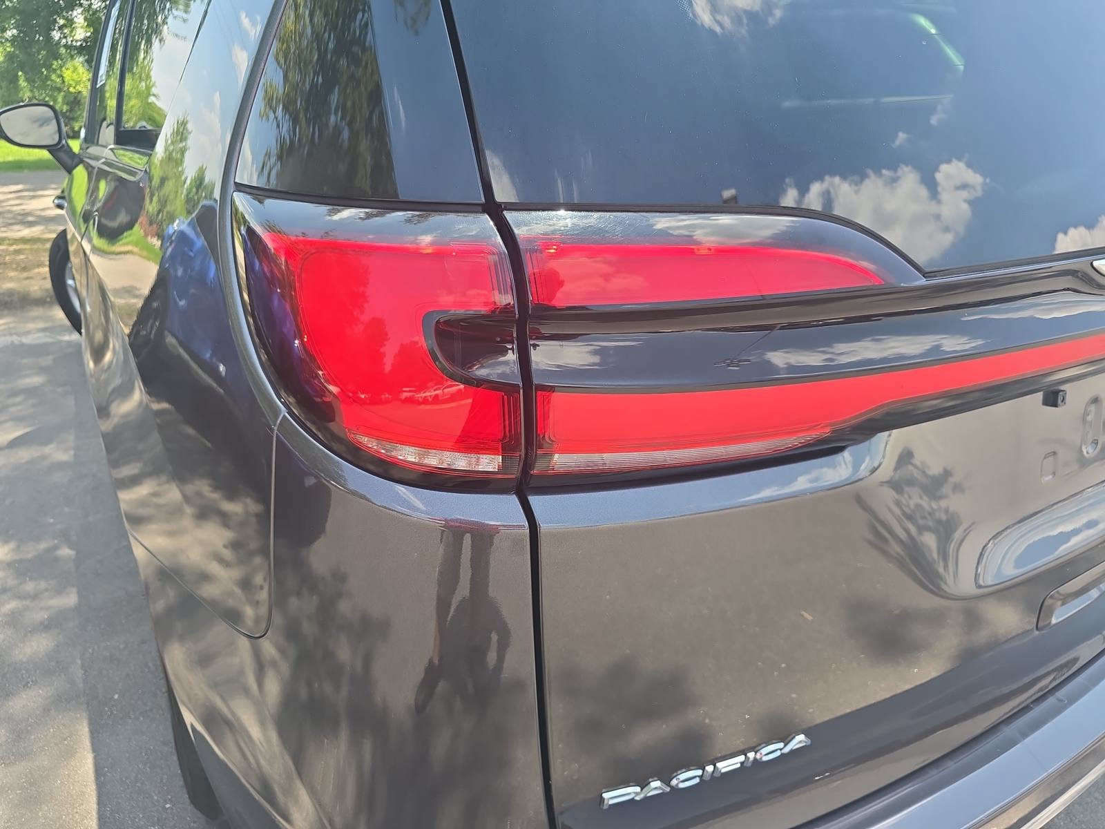 Used 2022 Chrysler Pacifica Touring-L FWD image 36