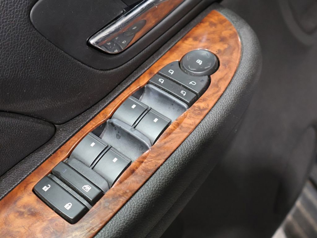 Used 2008 Chevrolet Suburban LT image 18