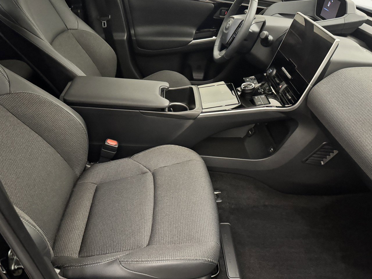 Used 2024 Toyota bZ4X XLE image 8