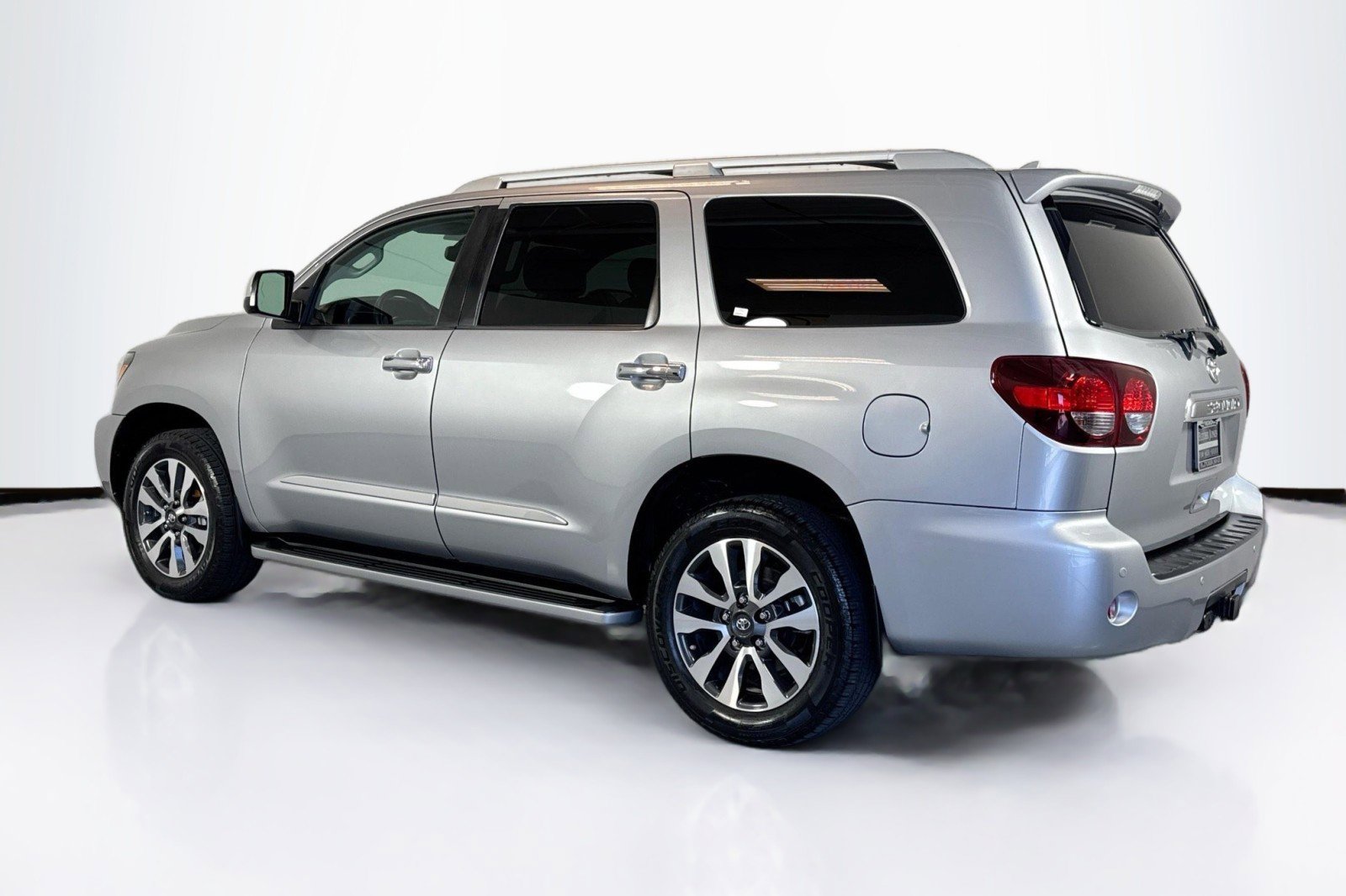 Used 2019 Toyota Sequoia Limited w/ Safety & Convenience Package AWD/4WD image 7