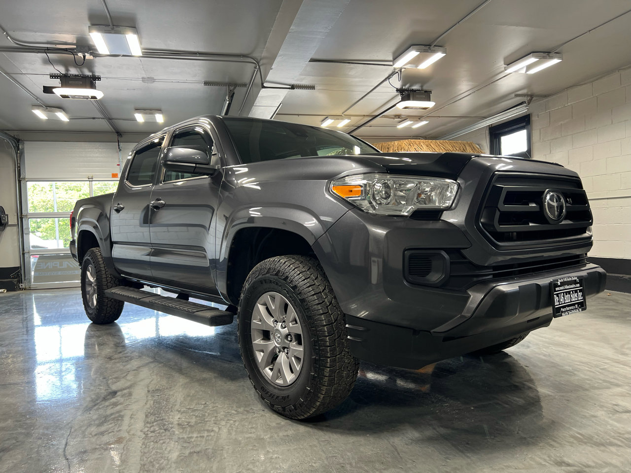 Used 2020 Toyota Tacoma SR image 2