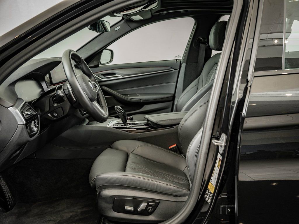 Used 2023 BMW 540i xDrive w/ Executive Package image 22