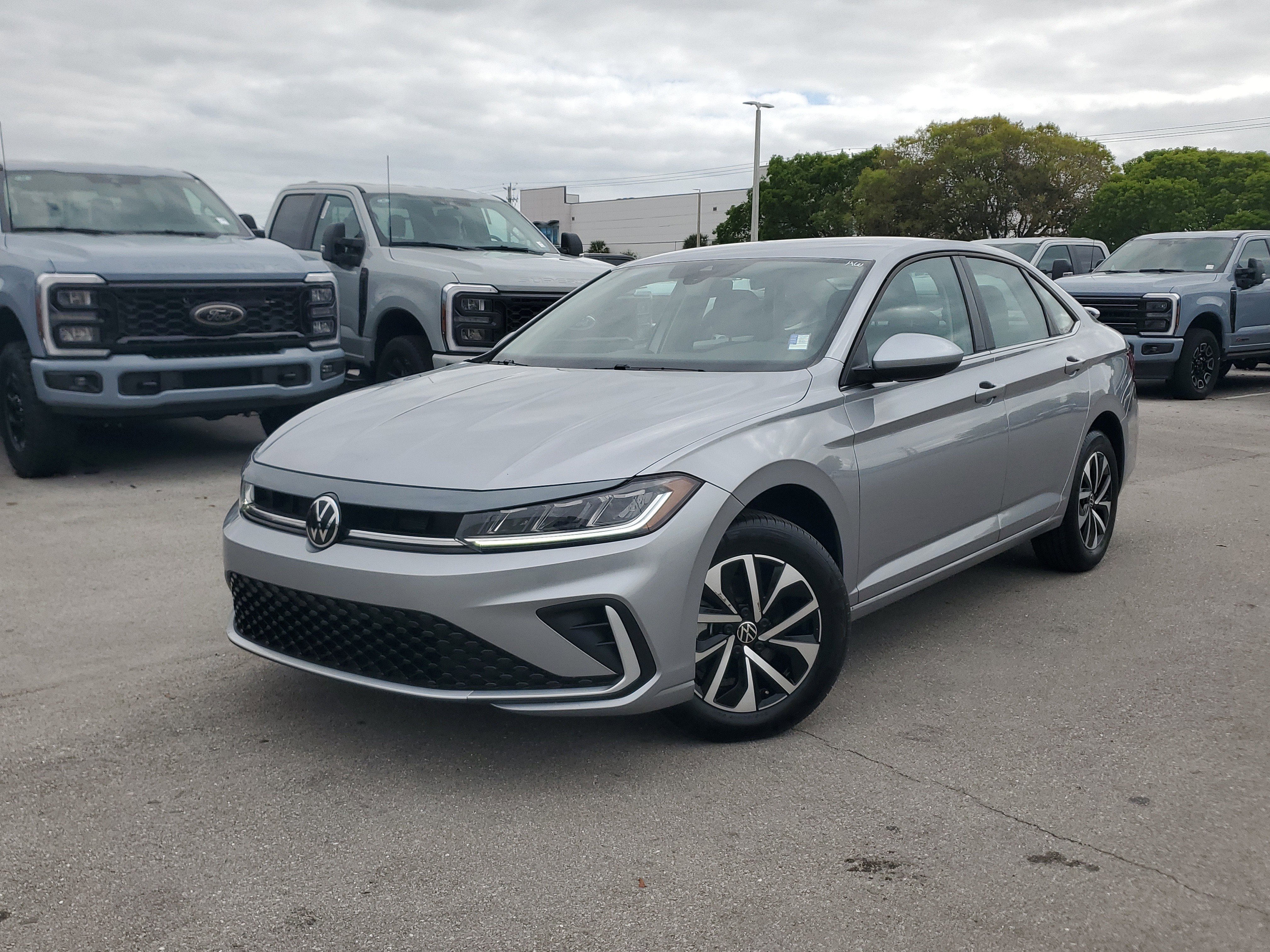 Used 2025 Volkswagen Jetta S image 1