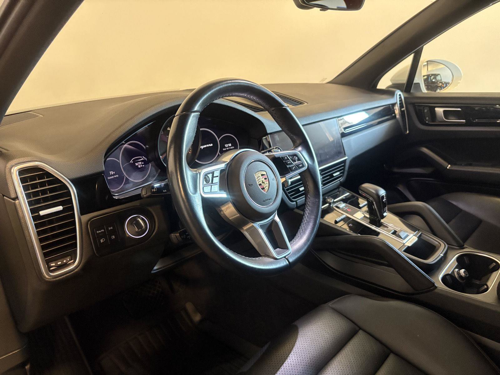 Used 2022 Porsche Cayenne AWD/4WD image 16