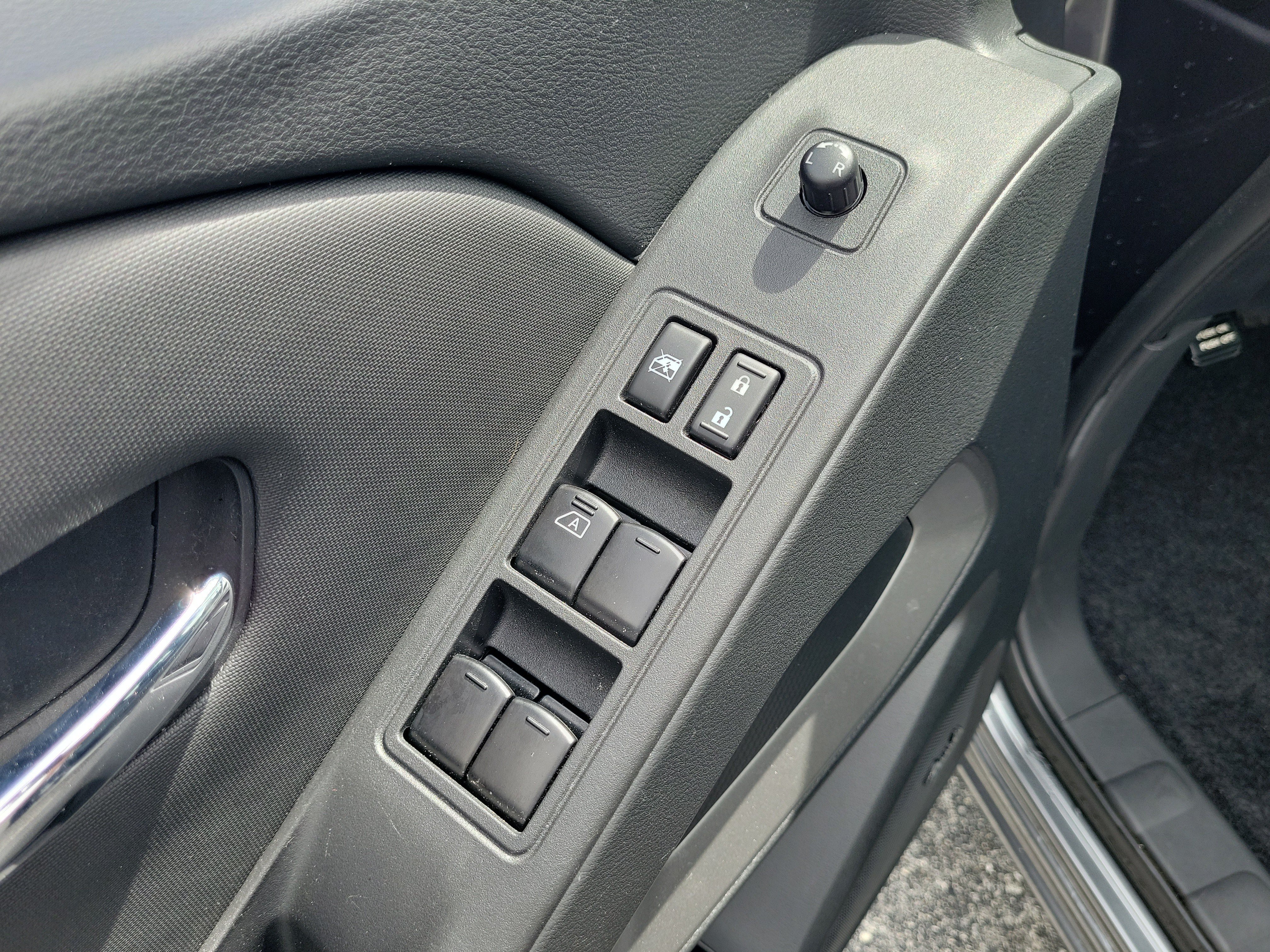 Certified 2024 Nissan Frontier SV w/ SV Convenience Package RWD image 9
