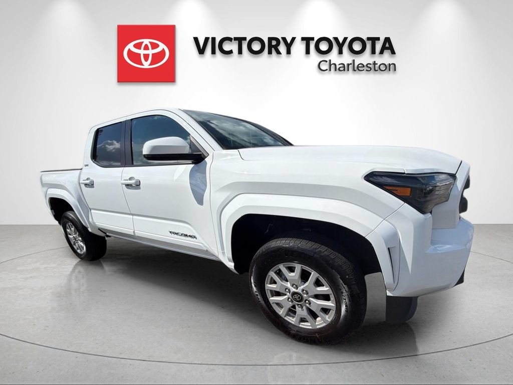 Used 2025 Toyota Tacoma SR5 AWD/4WD image 5