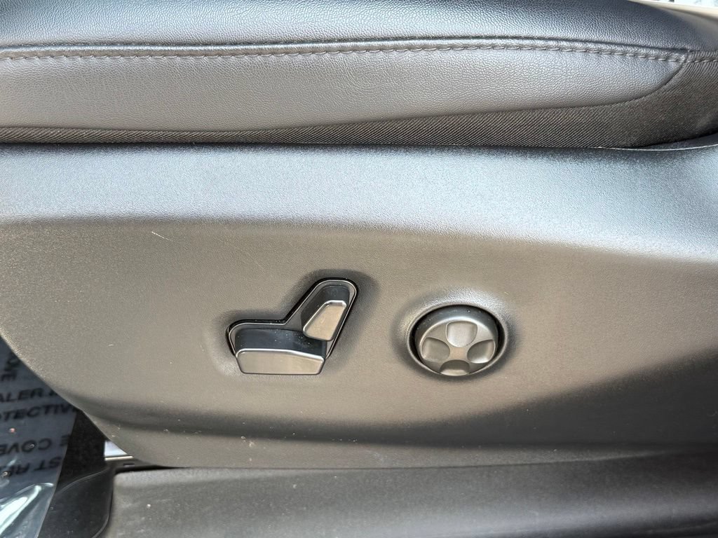 Used 2026 Chrysler Pacifica Select FWD image 24