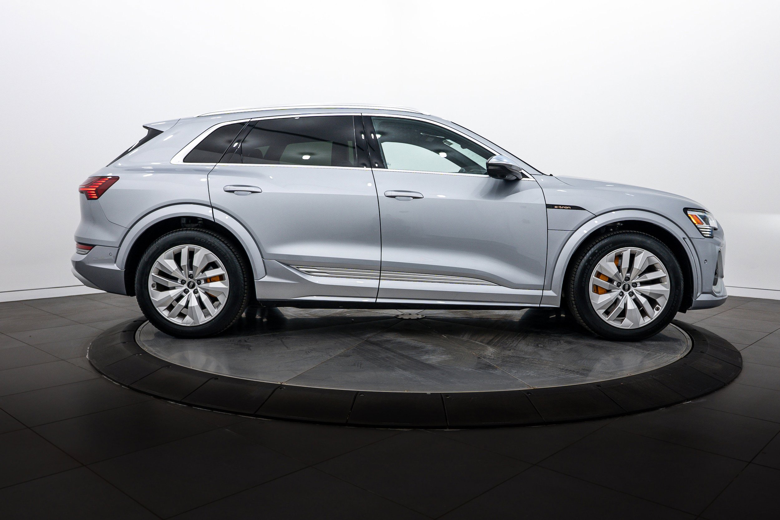 Certified 2023 Audi e-tron S Premium Plus AWD/4WD image 3