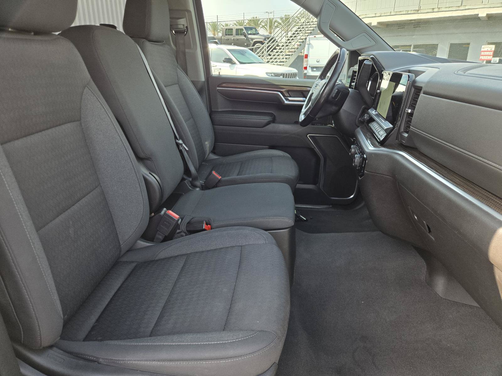 Used 2022 Chevrolet Silverado 1500 LT AWD/4WD image 31