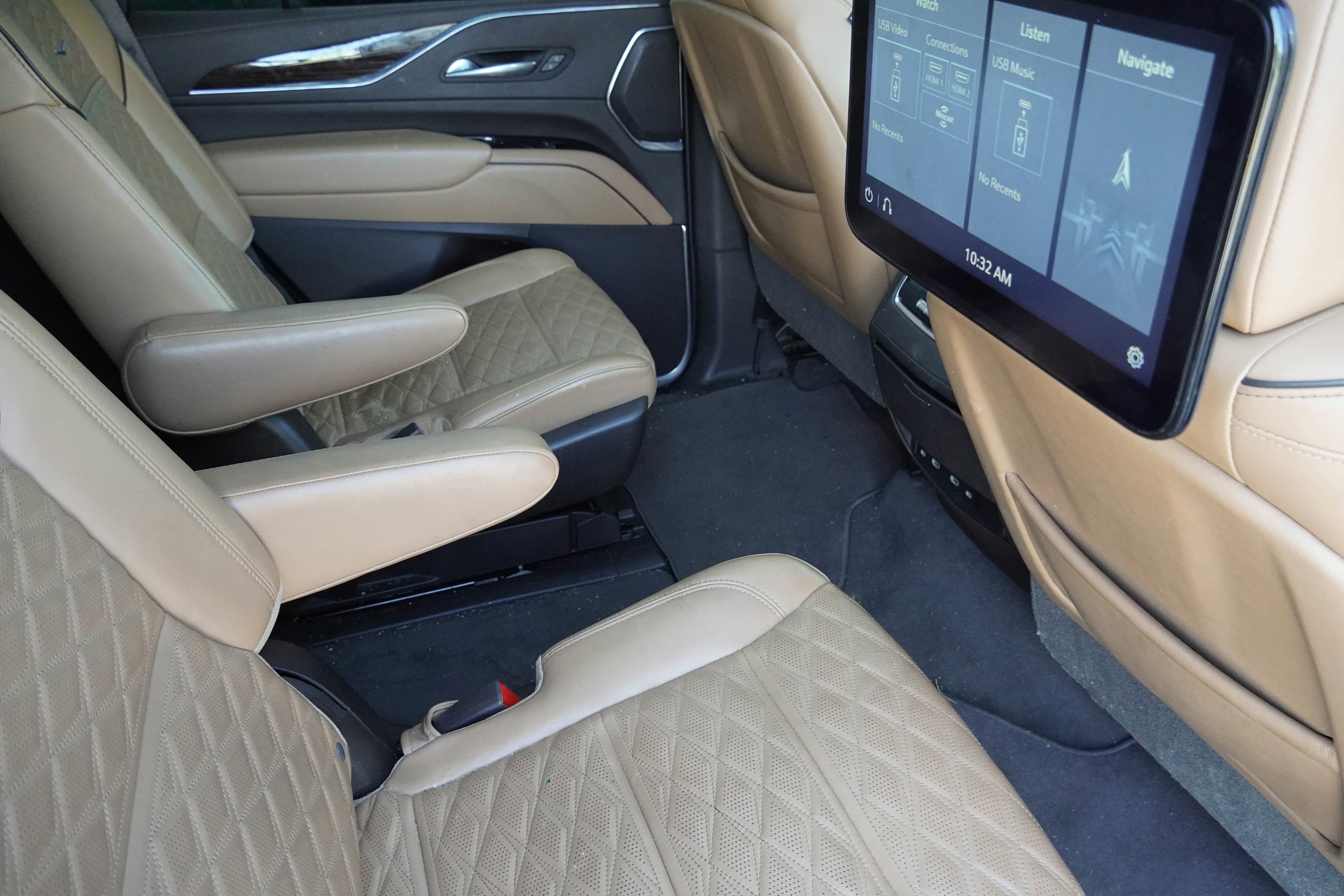 Used 2021 Cadillac Escalade Premium Luxury w/ LPO, Radiant Package AWD/4WD image 30