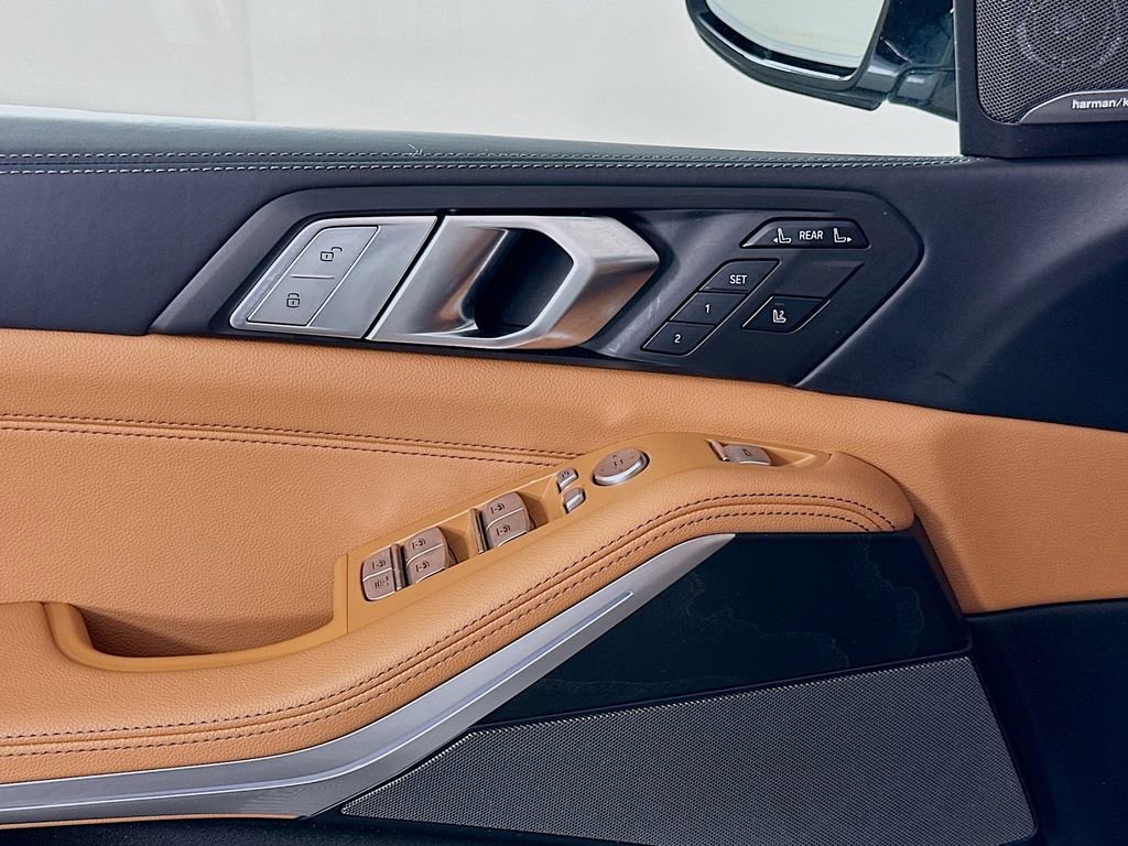 Used 2022 BMW X7 xDrive40i w/ M Sport Package image 18