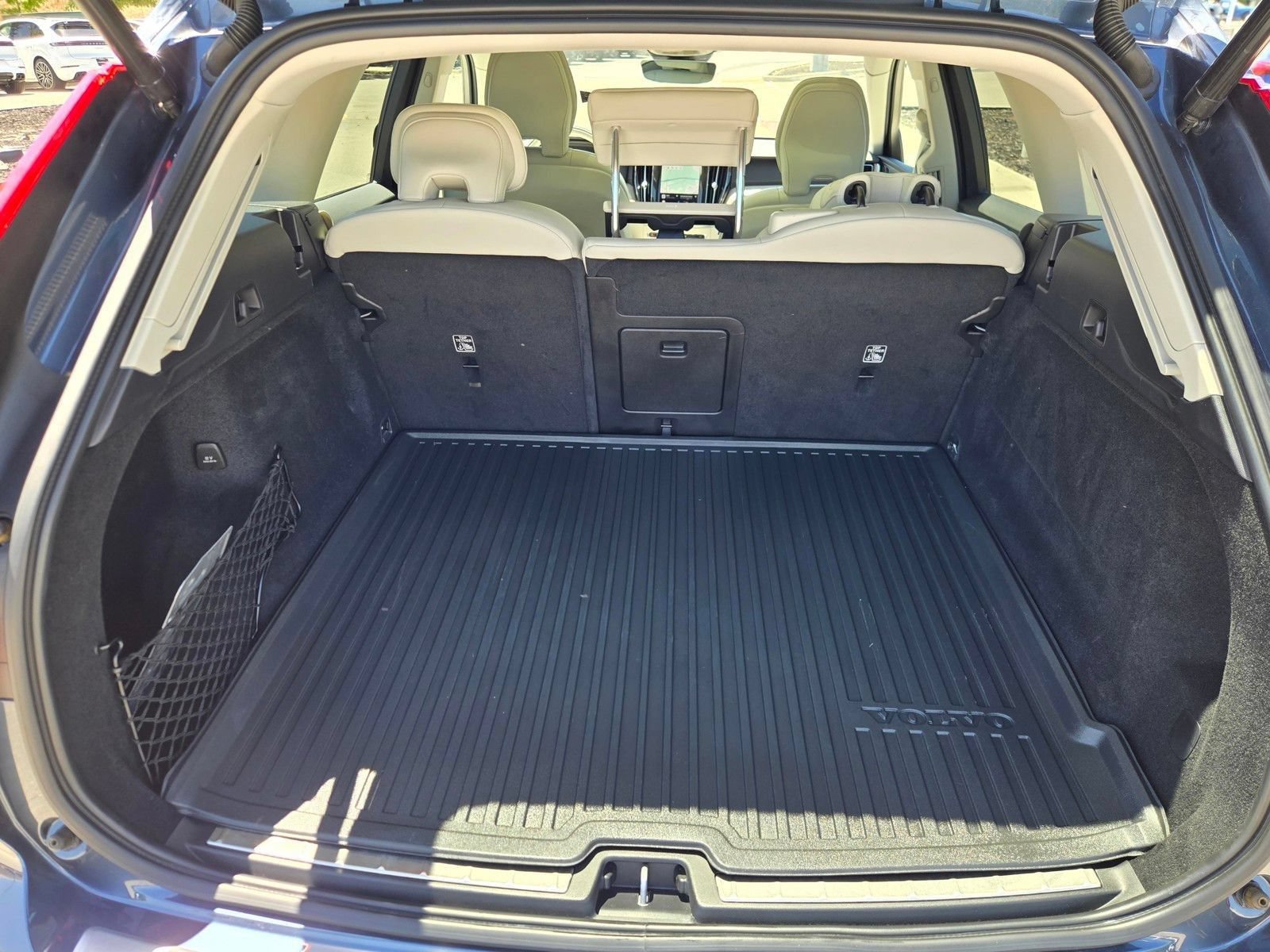 Used 2023 Volvo XC60 B5 Ultimate w/ Climate Package FWD image 28