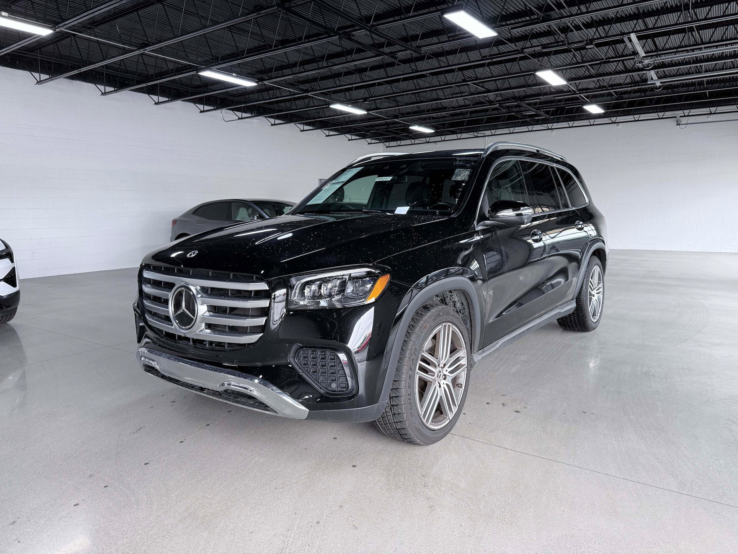 Used 2025 Mercedes-Benz GLS 450 4MATIC image 2