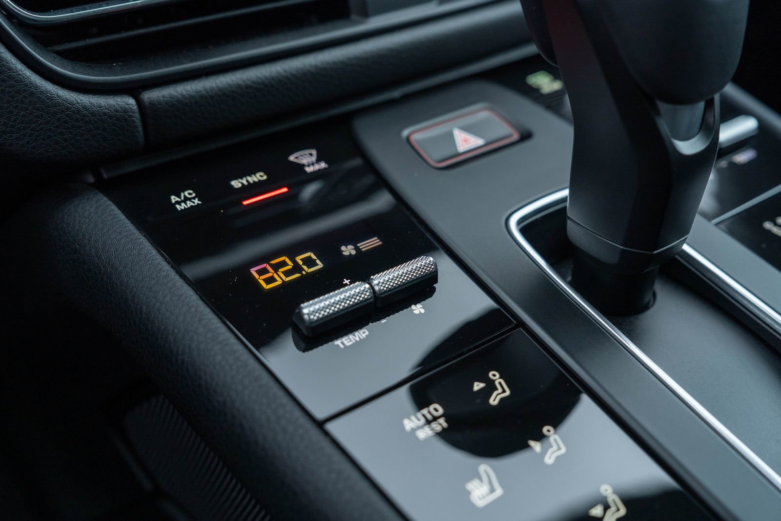 Certified 2025 Porsche Macan image 30