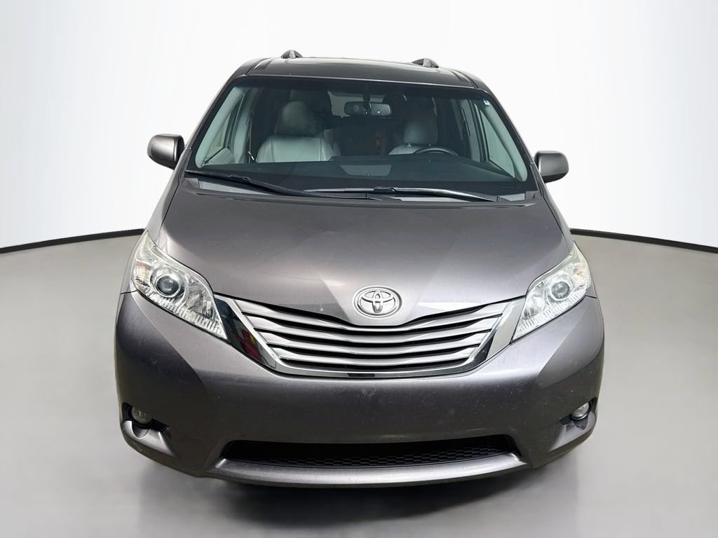 Used 2015 Toyota Sienna XLE Premium FWD image 2