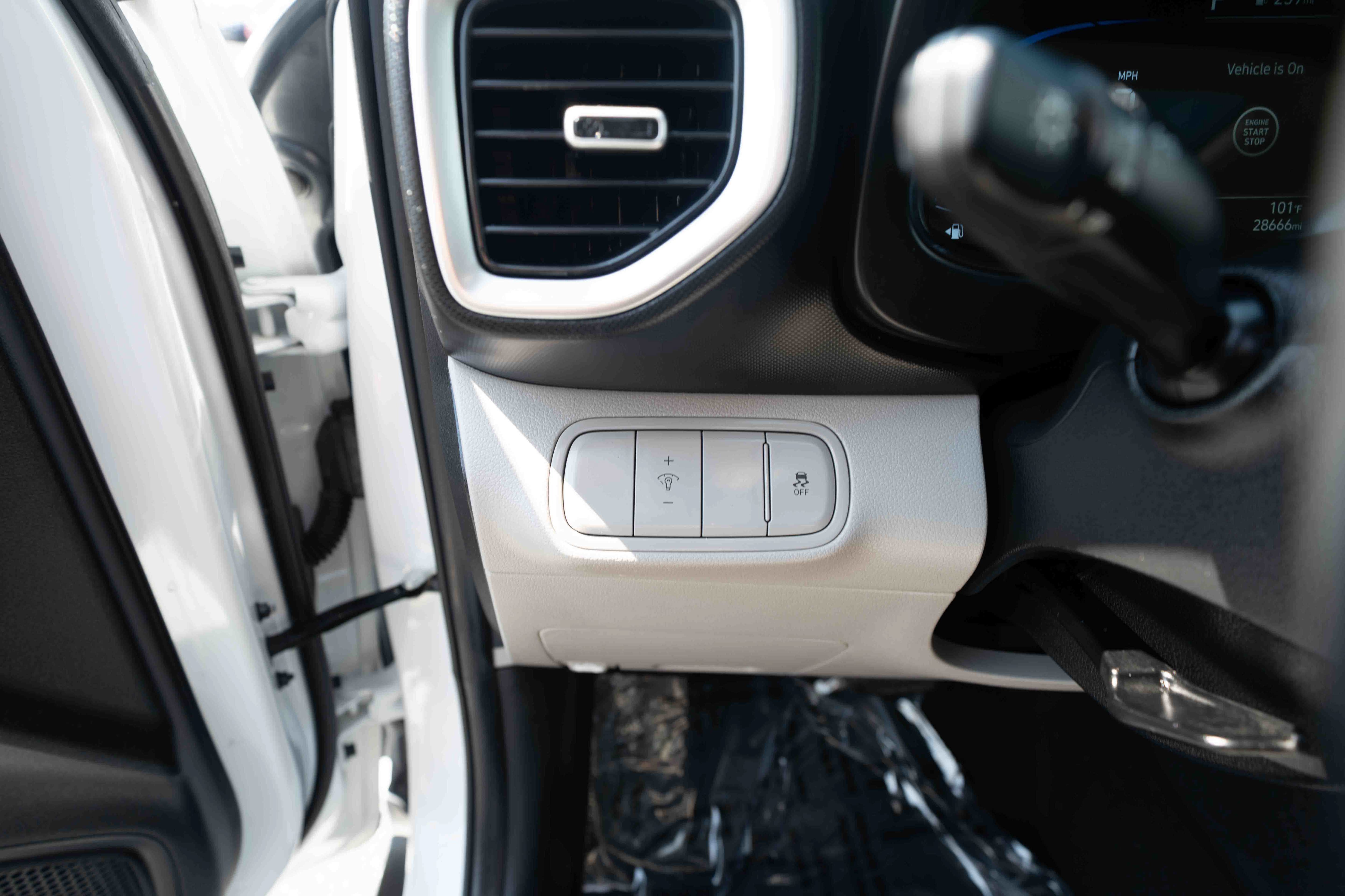 Used 2025 Hyundai Venue SEL FWD image 11