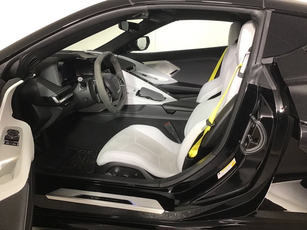Used 2021 Chevrolet Corvette Stingray Preferred Cpe w/ Z51 Performance Package RWD image 5