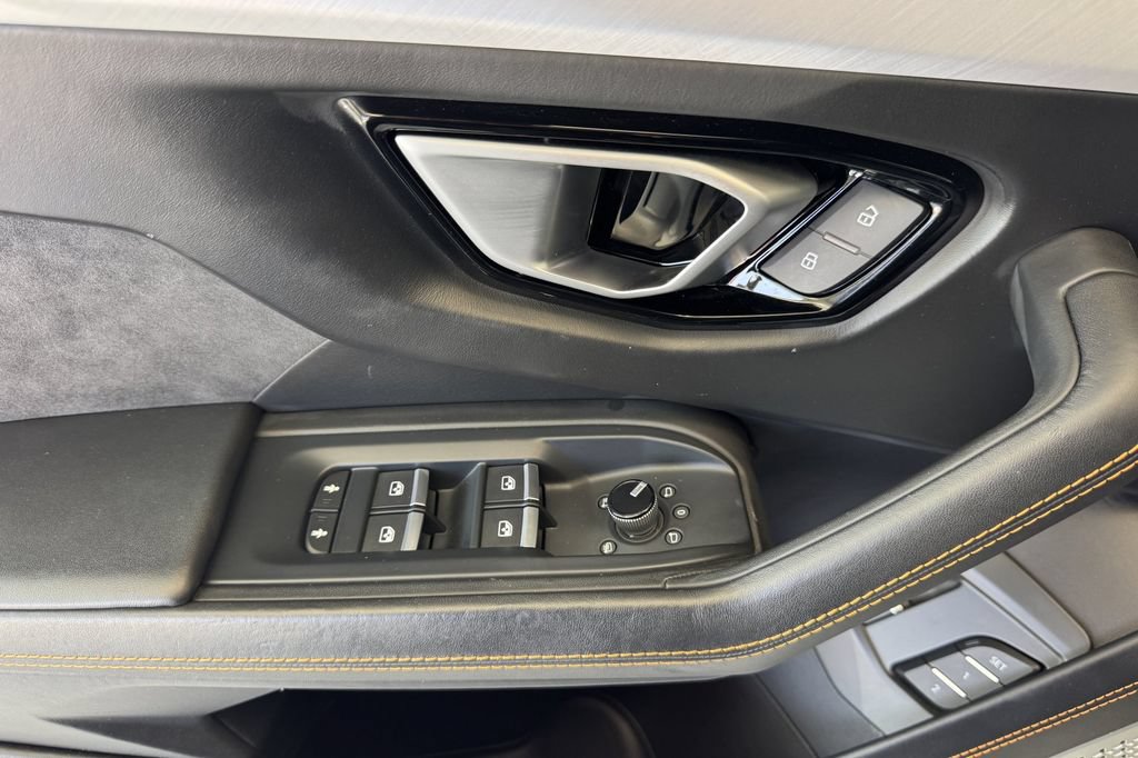 Used 2020 Lamborghini Urus AWD/4WD image 14
