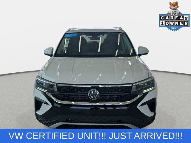 Used 2024 Volkswagen Taos SE FWD image 2